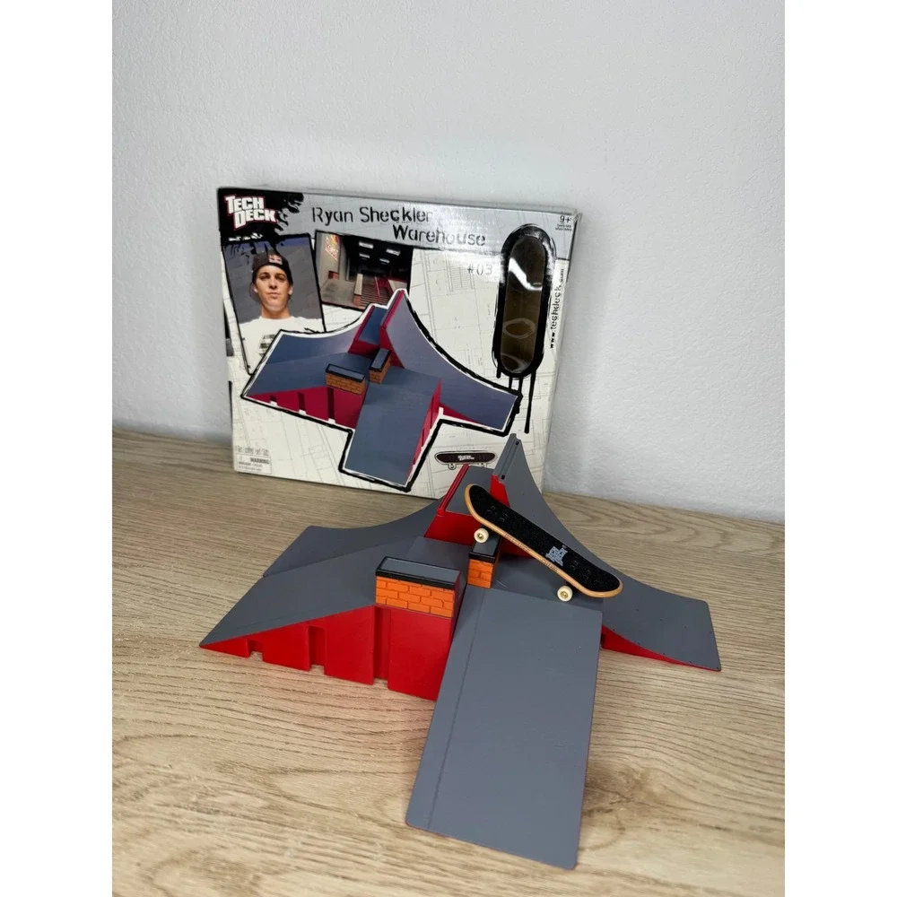 Tech Deck Ryan Sheckler Warehouse Play Set 03 Fingerboard Ramp Vintage 2009 Red